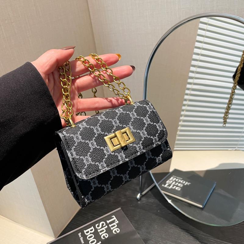 Beautiful casual shoulder bag, personalized trend fashion small bag, new niche design messenger women's bag