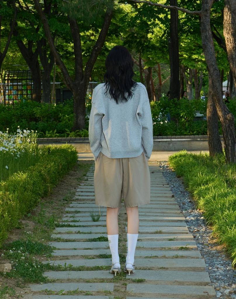 ORDINARY PEOPLE Re: Classic Silk Refined Raw Bermuda Pants [Beige]