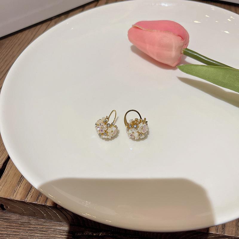 Light Luxury Niche Design Shell Flower Ball Earrings for Women Ins Trendy Internet Celebrity Same Style Flower Earrings