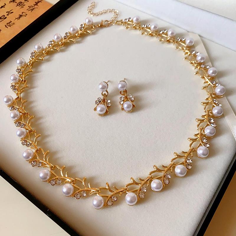Light luxury diamond-encrusted artificial pearl necklace set French high-end super fairy collarbone chain new fashion jewelry women