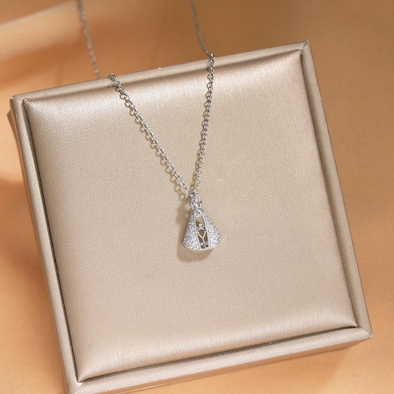 Light Luxury Copper-Inlaid Diamond Necklace for Women – Exquisite INS-Style Clavicle Chain