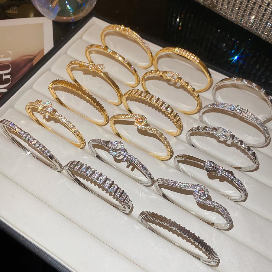 Brățară cu Cataramă Inimă din Zirconiu Placată cu Aur de 18K - Bijuterie Elegantă pentru Femei