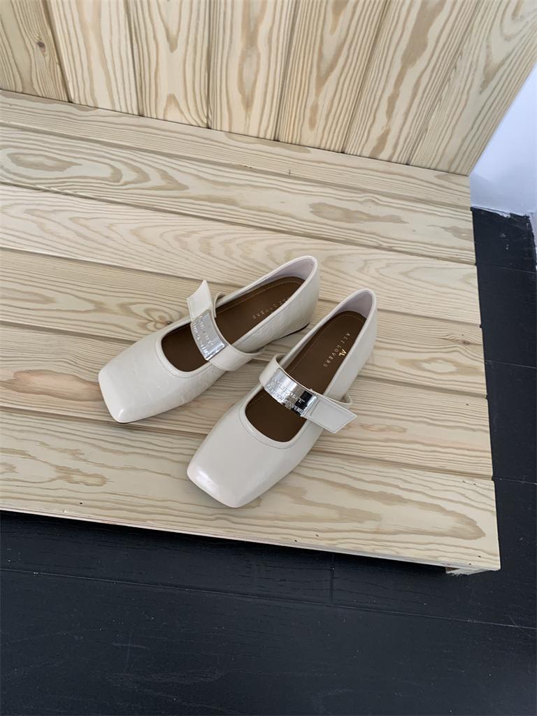 Lan Cabinet Home 2025 Französisch Silber Einzelne Schuhe Damen Kleine Lederschuhe Weiche Sohle Ein-Wort-Riemen Höhenverstärkende Mary Jane Schuhe