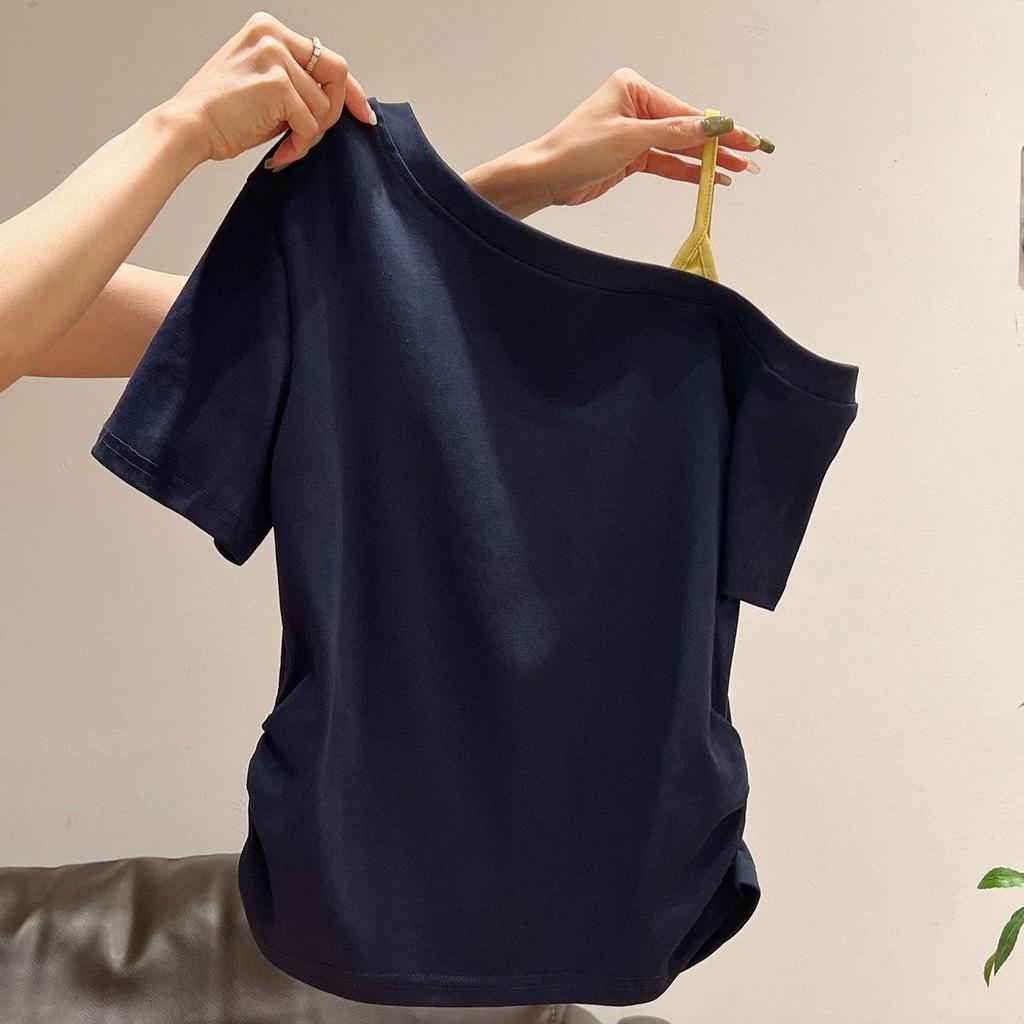 Women's Slim-Fit Spicy Girl One-Shoulder Letter Print Top, Short Sleeve, Fake Two-Piece, Perfect for Summer Commutes.