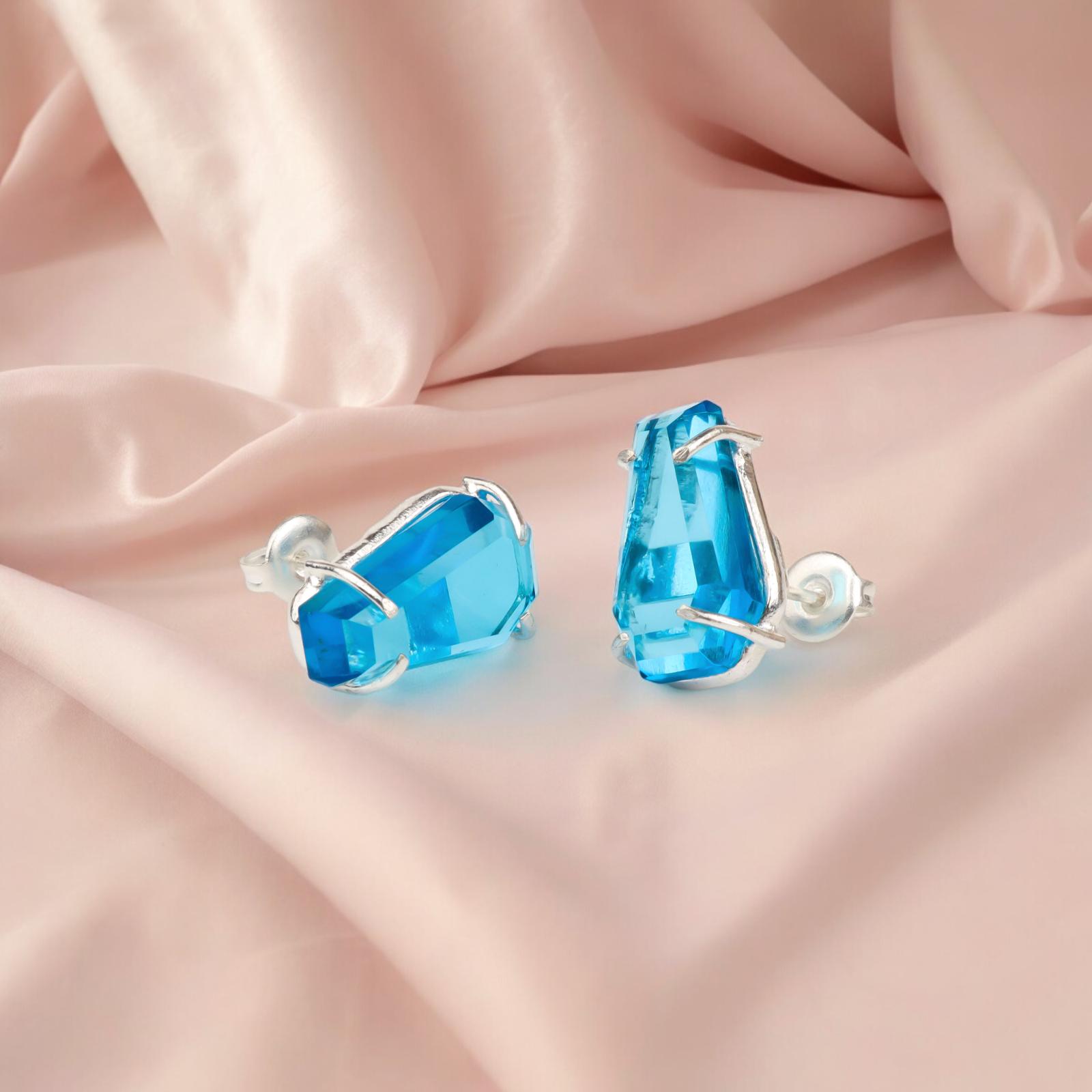 

Swiss Blue Topaz Gemstone 925 Sterling Silver Women Jewelry Handmade Studs 0.6 EE-131-1