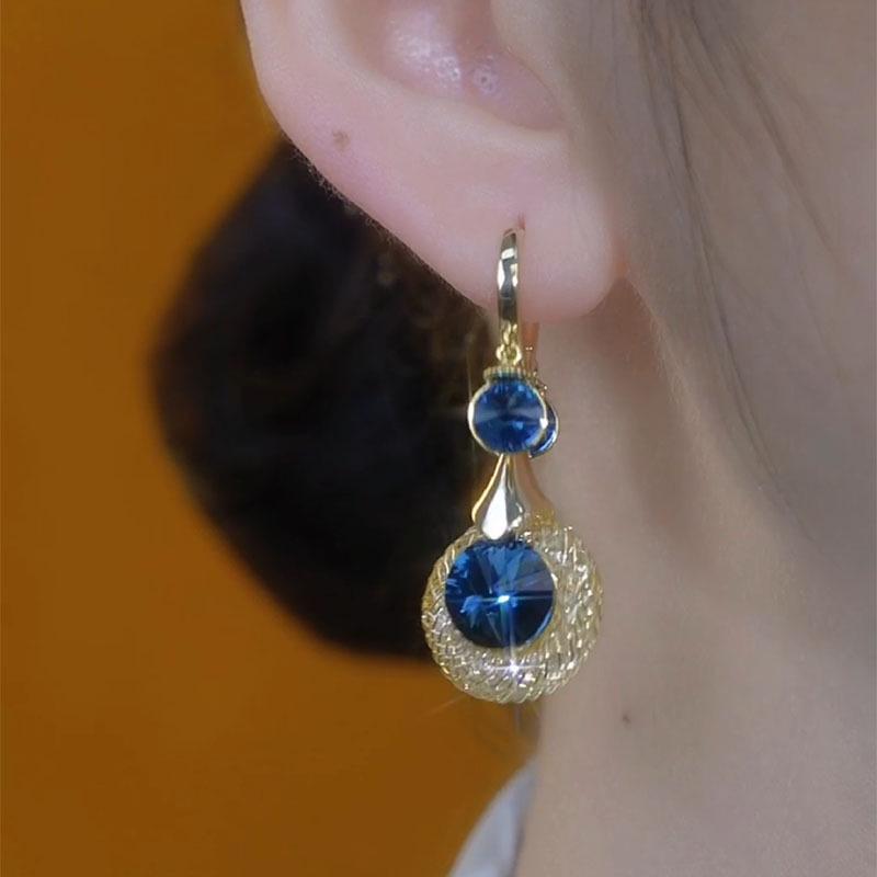 2024 Luxurious Gold Wire Mesh Blue Crystal Ear Cuff Earrings - Unique, Versatile Ear Jewelry