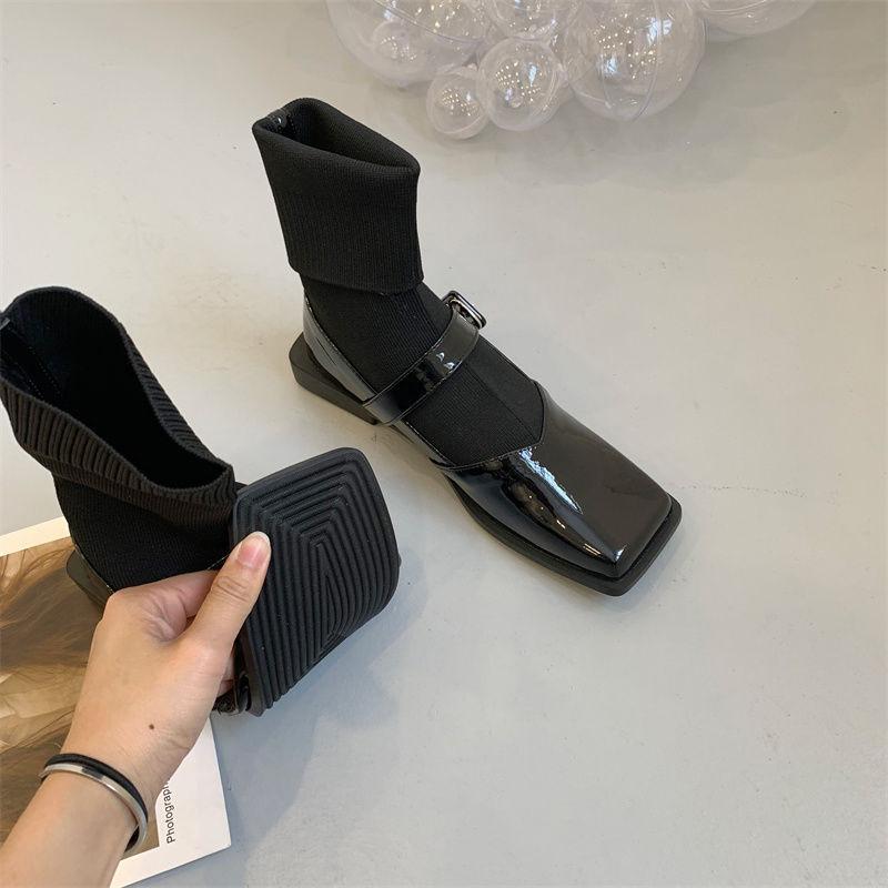 Bequeme schwarze glänzende Damen-Knöchel-Sockenstiefel mit stilvollem eckigem Zehendesign
