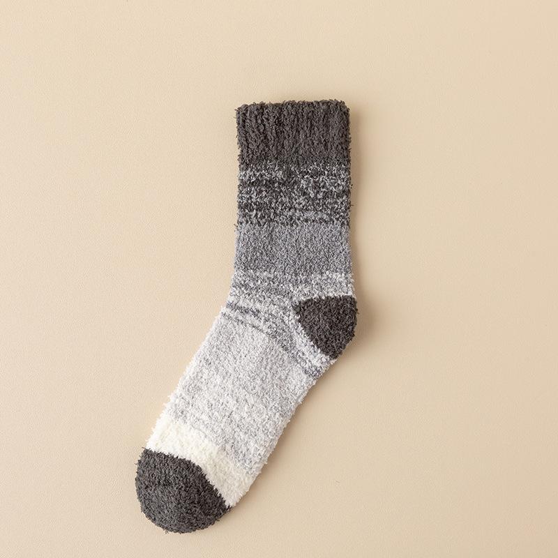 Japanese Style Gradient Men's Coral Fleece Mid-Tube Sleep Socks - Non-shedding, Warm, Half-Velvet Floor Socks