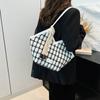 Trendy Fashionable Large Capacity Bucket Bag For Women With Chic Design And Comfort