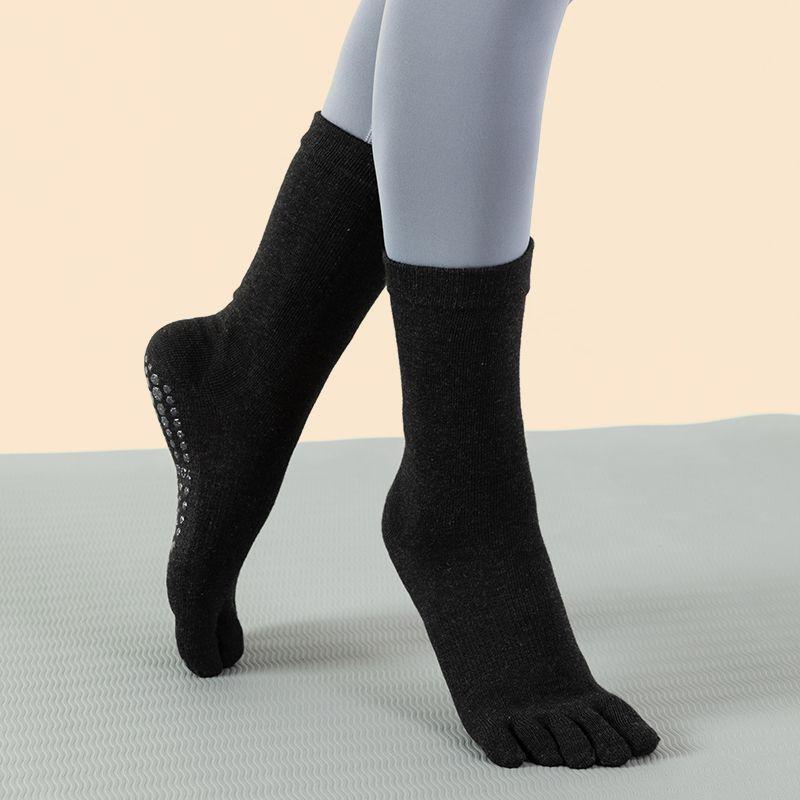 

Длинные гольфы средней длины, нескользящие, цветные, хлопковые, спортивные, для йоги, на осень и зиму Long thickened Yoga Socks Black(1 pair)