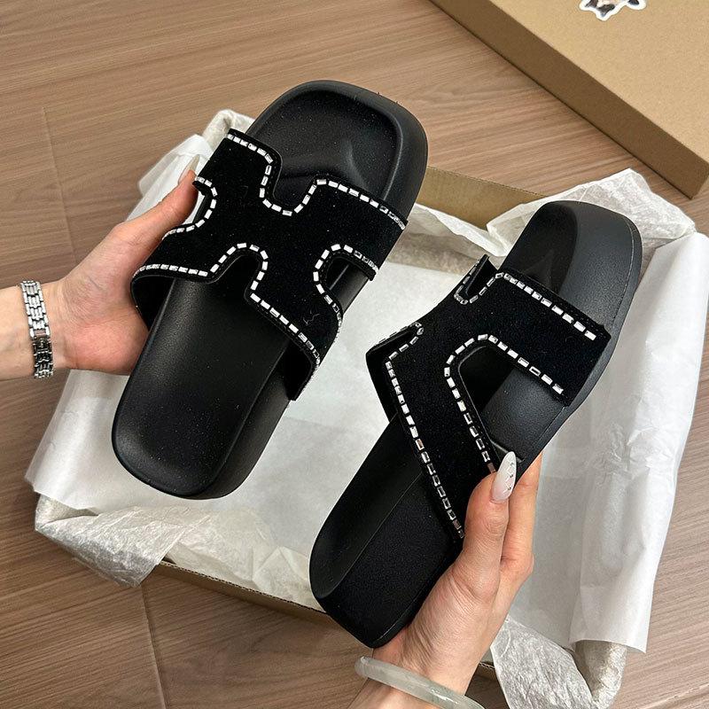 Korean Version of Seaside Beach Sandals Fashion One-word Women's Outer Wear 2025 New Summer Casual High-end Slippers