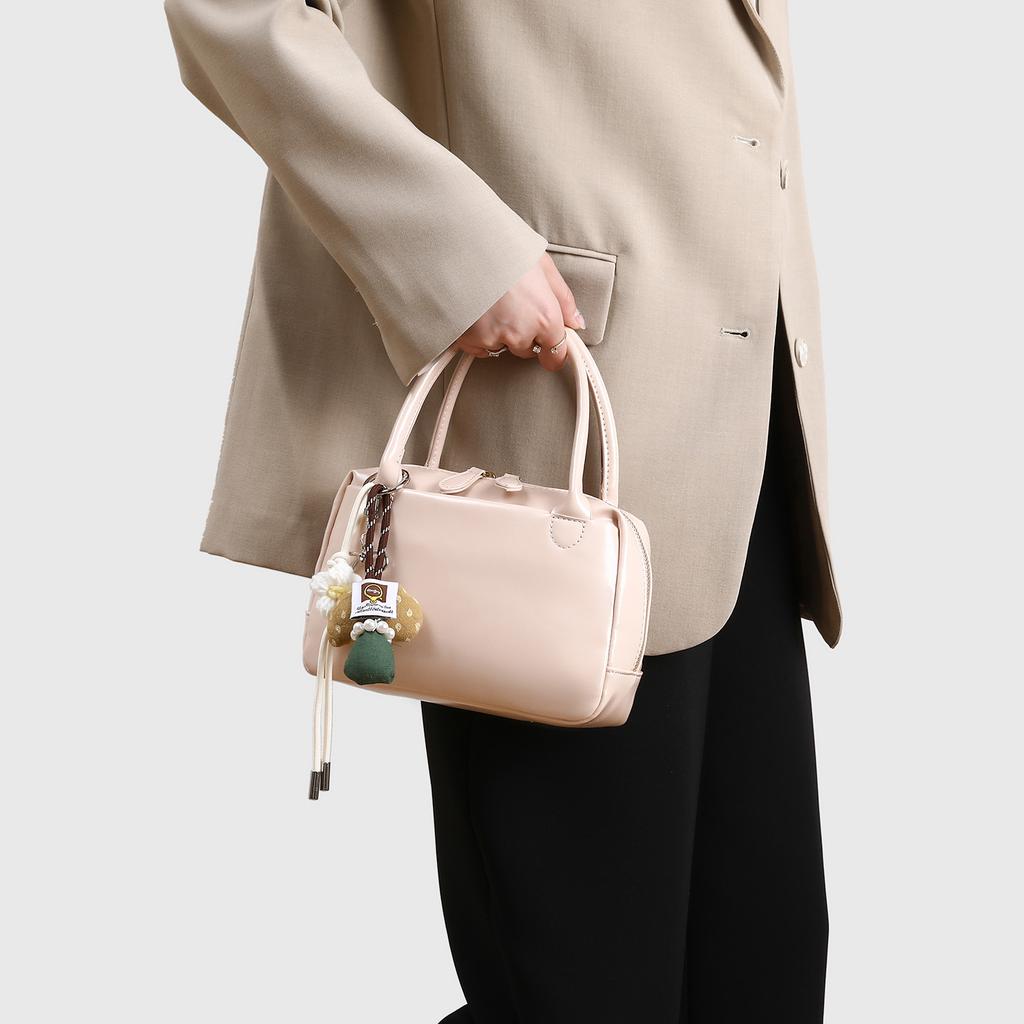 Korean version retro large-capacity portable small square bag women's spring and summer explosion simple and versatile single shoulder messenger bag