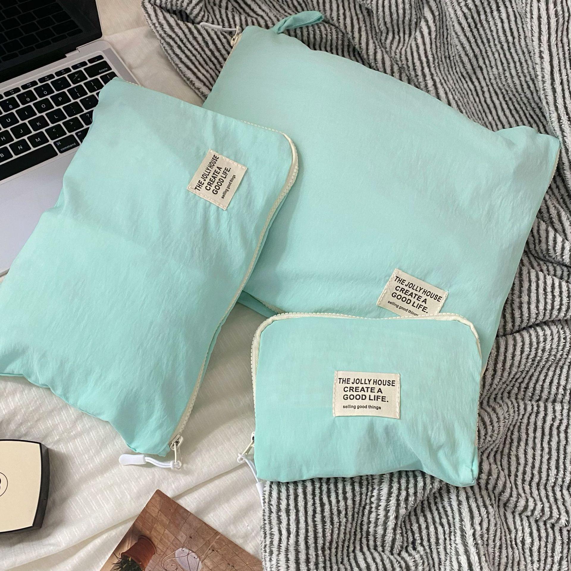 

Компактная дорожная сумка для упаковки и хранения одежды и нижнего белья Small мятный зеленый