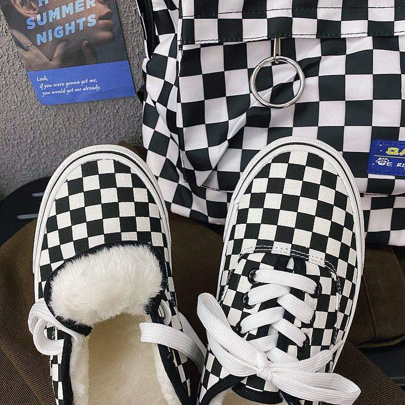 Fleece Black and White Checkerboard Shoes 2025 Winter New Two Cotton Thermal Canvas Shoes Women's Korean Version Couple Board Shoes Men