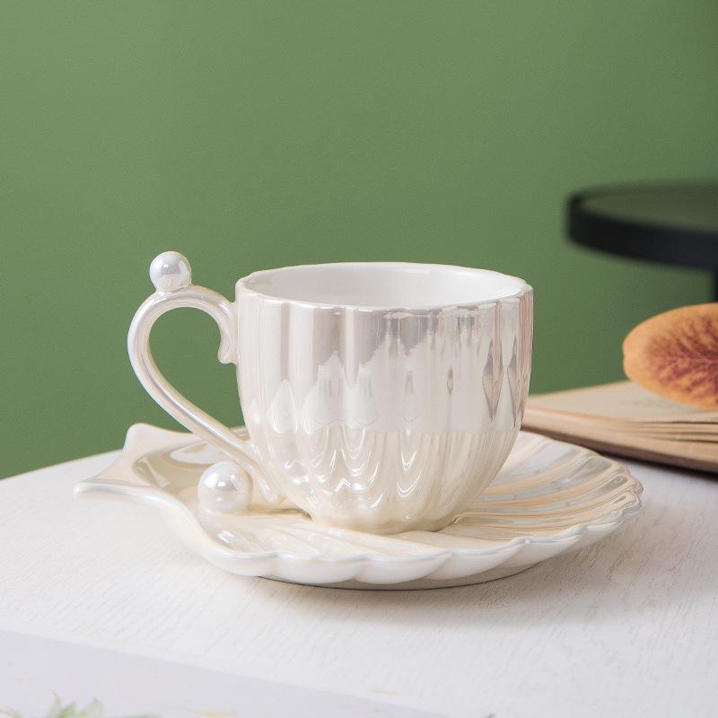 Set Tazza e Sottotazza in Ceramica con Conchiglie: Tazza leggera in madreperla per la casa – Elegante regalo souvenir di lusso