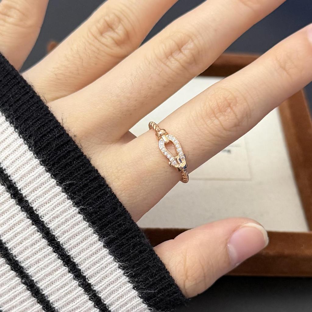 Dames Ring met Luxe Hoefijzer Gesp: Elegant U-vormig Ontwerp, Veelzijdig en Stijlvol voor Elke Gelegenheid