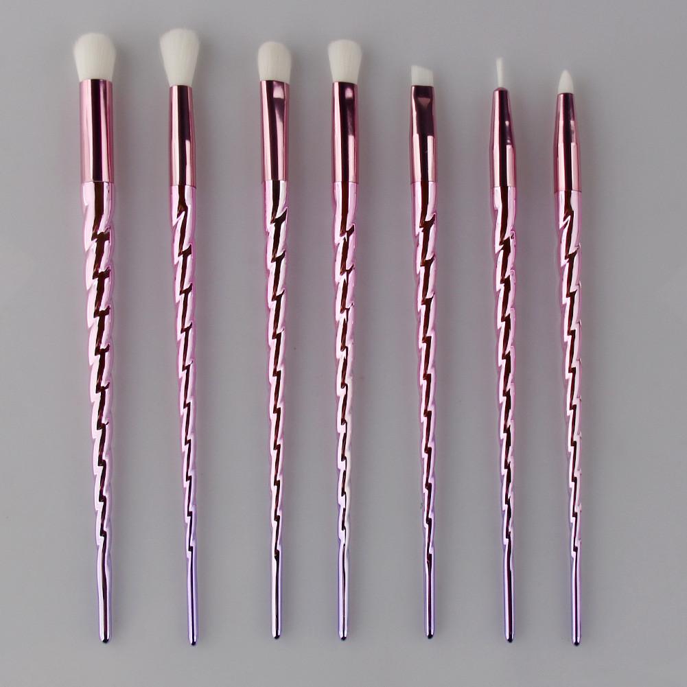 Eye Shadow Brush Set With Synthetic Fibers For Makeup Enthusiasts And Professionals