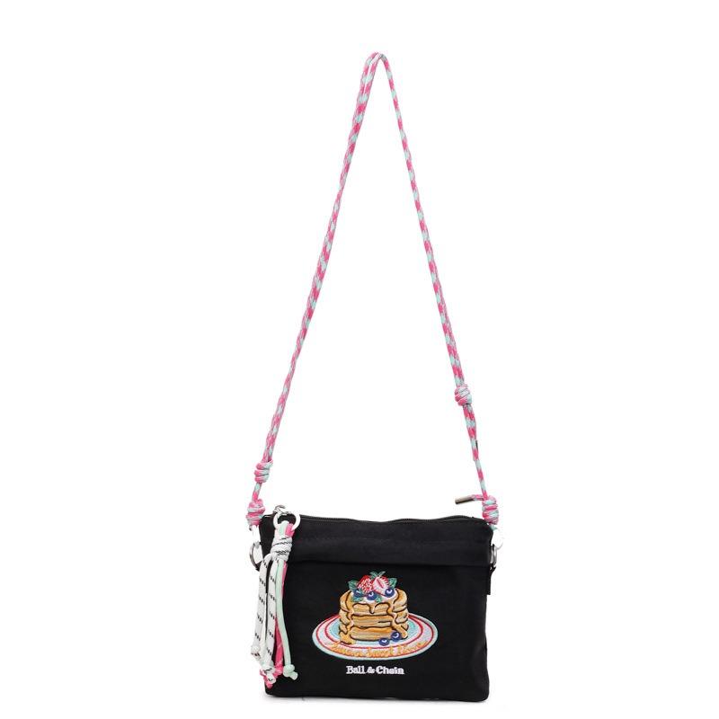 

Women s vegetable embroidery environmentally friendly cosmetic bag storage bag waterproof nylon sweet and cute shoulder messenger bag чёрный