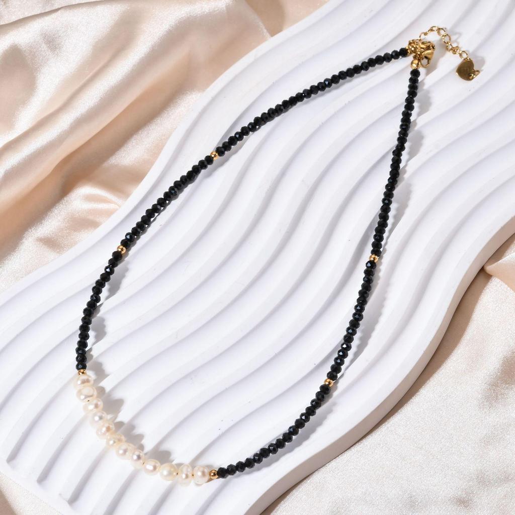 Elegant Freshwater Pearl & Black Glass Beaded Necklace - Luxurious, Non-Fading Clavicle Chain for Women