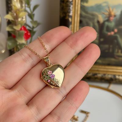 Colorful Small Flower Love Opening And Closing Photo Box Necklace Niche Pattern Personalized Literary Valentine'S Day Necklace