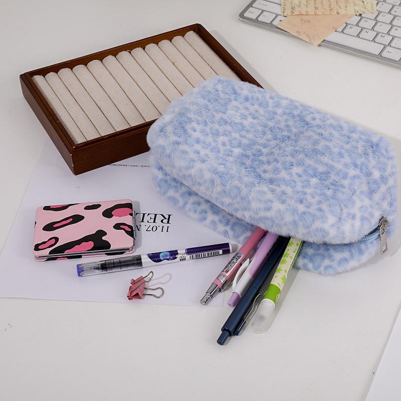 Durable Fuzzy Makeup Bag Large Capacity Leopard Print Toiletry Organizer Portable Cosmetic Bag Girls Travel Storage Pouch