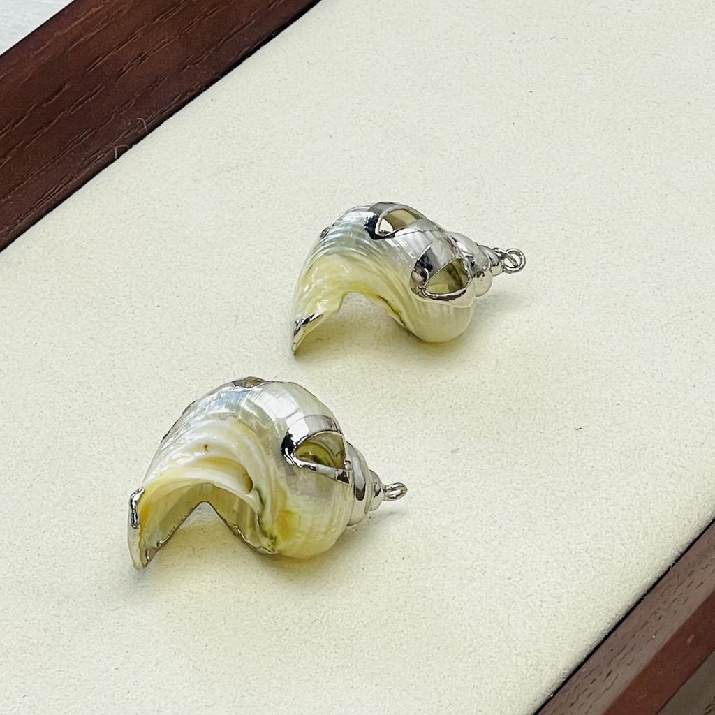 10Pcs, Natural Conch Shell Zinc Alloy Silvery Edge Pendant Charms for DIY Necklace Accessories, Creative Jewelry Making, Women Men Bulk Crafts Gifts