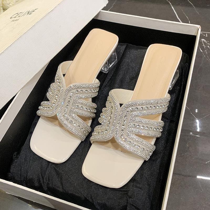

Xiaoxiangfeng rhinestone slippers women s summer 2025 new outer wear flat bottom one word soft bottom beach sandals 40