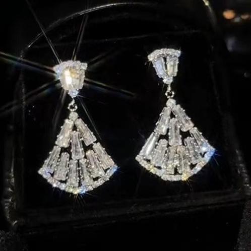 Super flash light luxury 111 silver needle fan earrings, simple design stud earrings temperament earrings