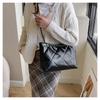 2023 Winter New Women's Bag Fashion Street Trend Shoulder Bag Retro Casual Crossbody Bag Rhombic Chain Tote Bag In Black
