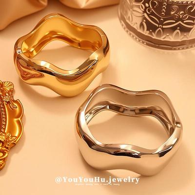 European & American Asymmetrical Glossy Fashion Bracelet with Curved Design