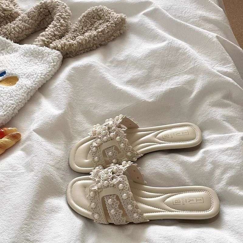2025 Summer New Xiaoxiangfeng Flat-bottomed Slippers Women Wear Spring Soft-bottomed Fairy Versatile Pearl Beach Sandals