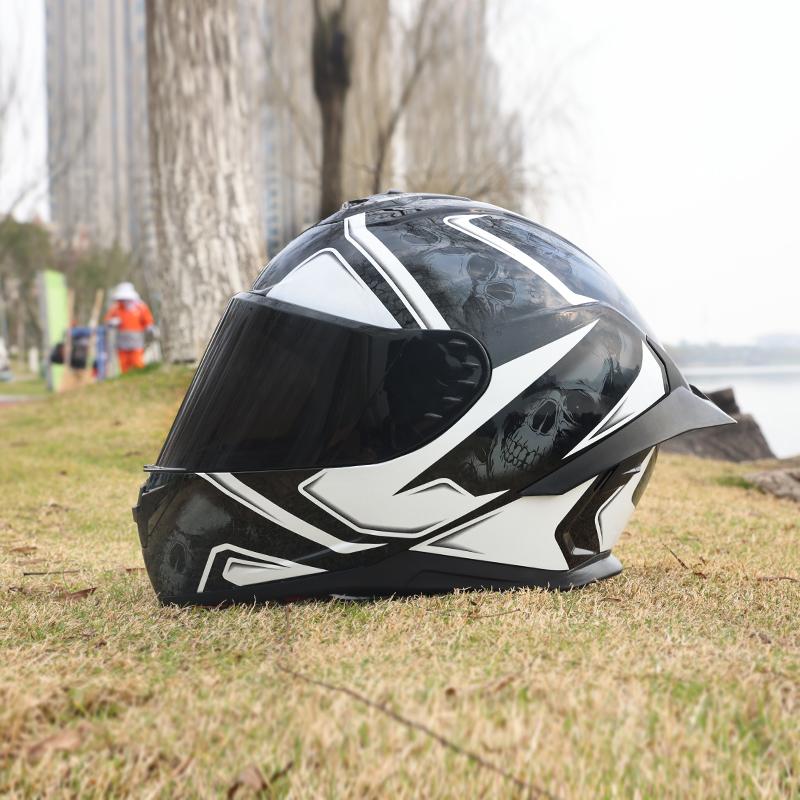 966Motorcycle helmets, men's and women's full face helmets, four season personalized large tail wing motorcycle running helmets