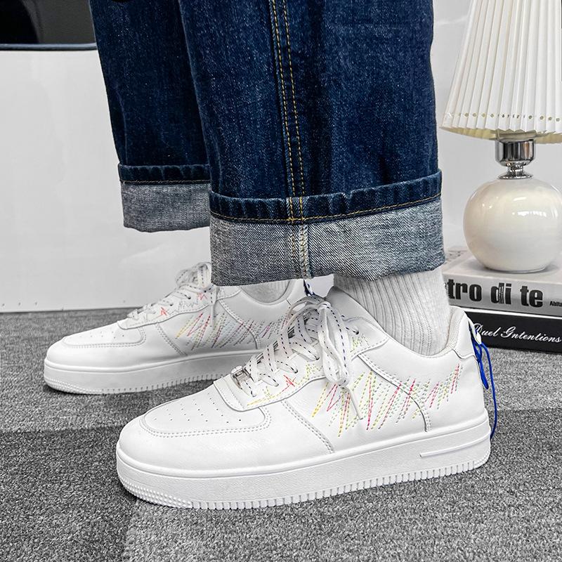 Herbst neue kleine weiße Schuhe lässige vielseitige Board-Schuhe atmungsaktive Herrenschuhe Studenten Low-Top Sportschuhe