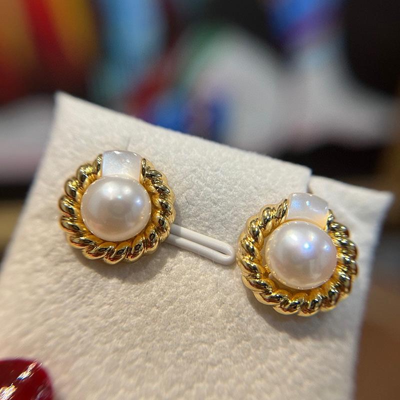 Natural freshwater pearl earrings s911 silver needle women's 11k gold injection niche design sense retro twist fritillary earrings