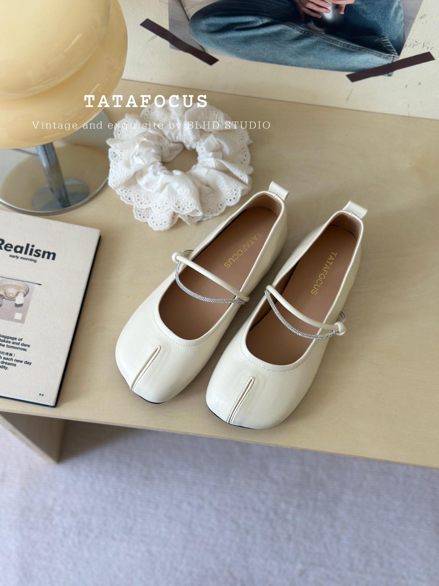 

Niche design sense split-toed rhinestone single shoes women s spring and summer new shallow mouth grandma shoes versatile Mary Jane shoes 39 бежевий