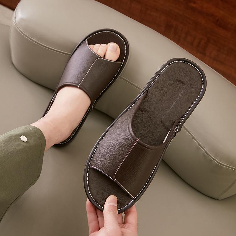 

Мужские большие тапочки из натуральной коровьей кожи — нескользящие, летние, удобные для дома, доступны большие размеры 43-44 темно-коричневого