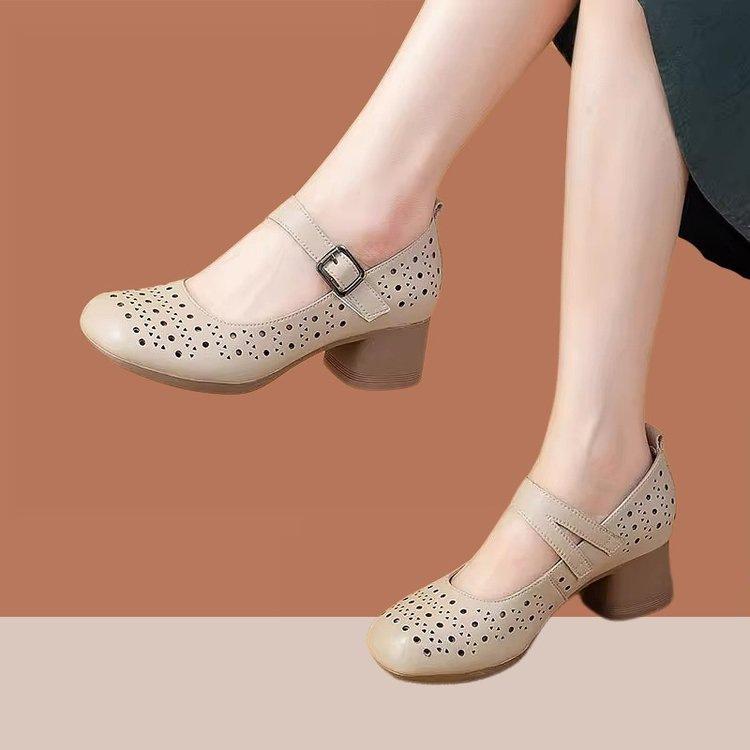 Soft-soled hollow-hole shoes Comfortable middle-heeled sandals Summer new soft leather thick-heeled shallow mouth Mary Jane