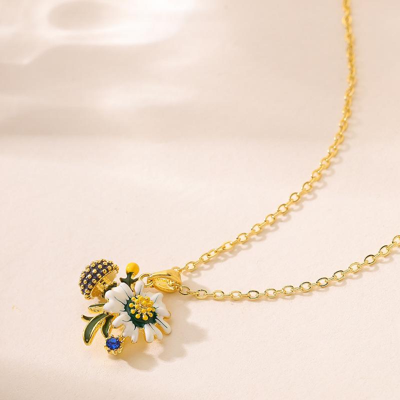 

Mori simple drop glaze daisy flower pendant necklace light luxury niche sweet personality design fairy collarbone chain белый