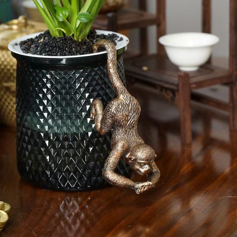 1Pc: Whimsical Monkey Resin Charming Flower Pot Creative Hanging Flower Pot Suitable for Home Balcony Garden Decoration