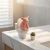 Figurine de Toilette Cochon Rose Miniature, Statue de Cochon Pensif Assis sur les Toilettes, Décoration Animal de Ferme Cartoon pour la Maison, le Bureau, la Salle de Bain