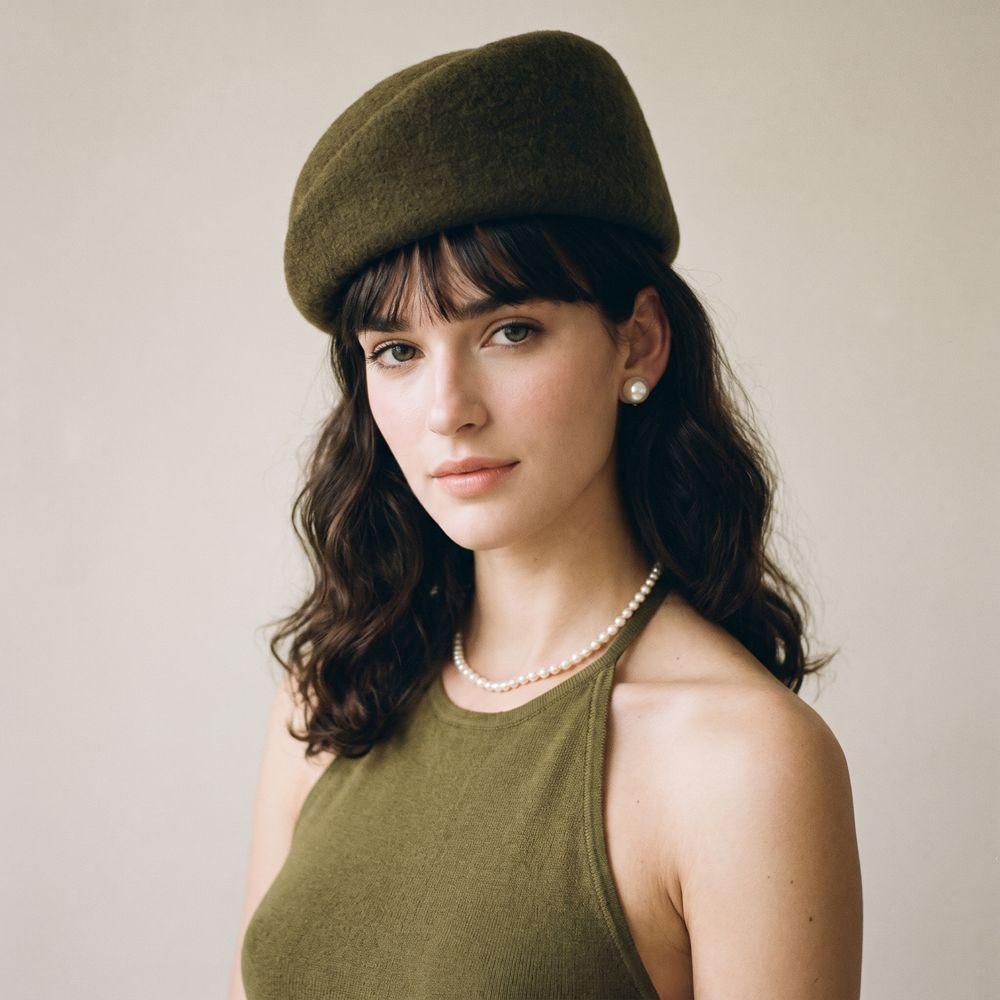 Elegante Pillbox-Hüte Fedoras Fedora-Hüte Uniform Stewardessenhüte Wollene Zylinder für Auftritte