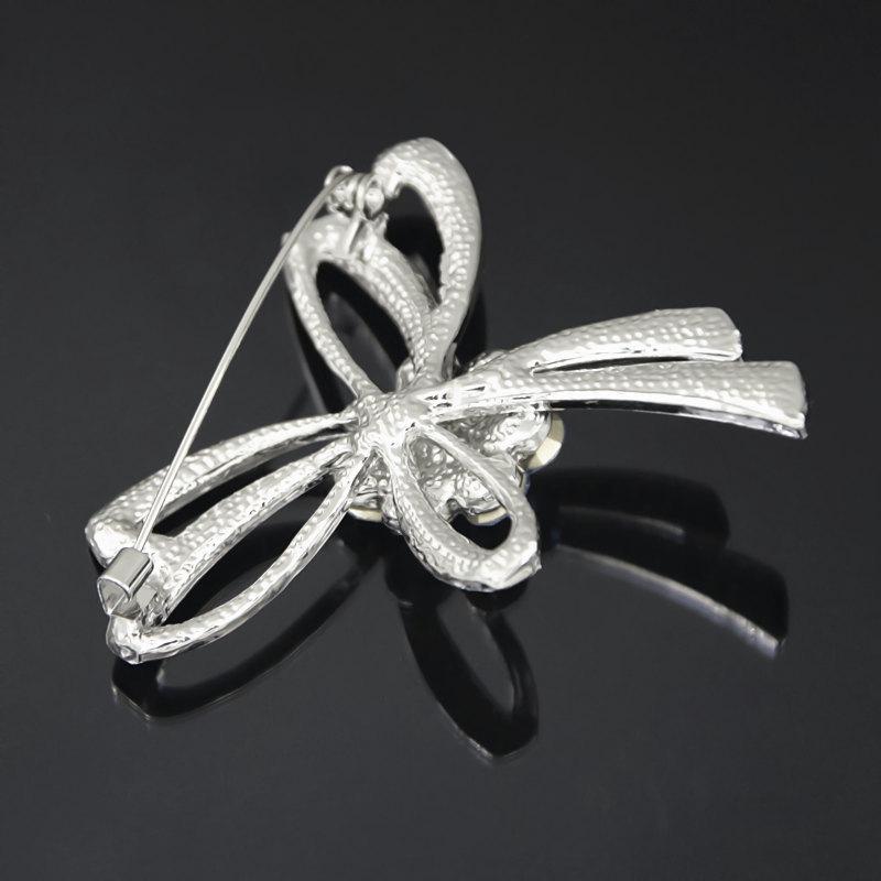 Elegant Austrian Crystal Bow Tie Brooch: Simple Alloy Lapel Pin & Scarf Buckle Accessory.