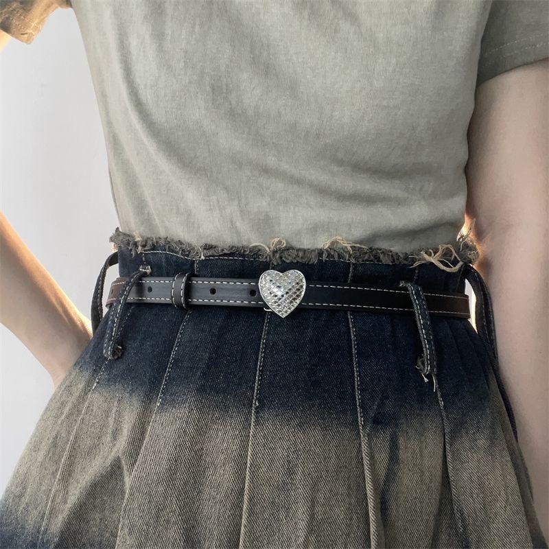 

Fashionable Belt Slim With Heart Shaped Buckle For Womens Trendy Wardrobe Heart Button