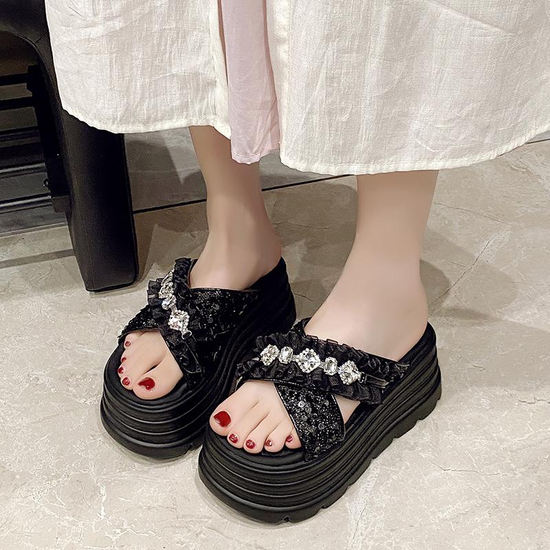 Fashion Shoes Slippers Women Summer Platform Pantofle Luxury Slides Jelly Flip Flops 2025 Designer Glitter Fashion Crystal Bling