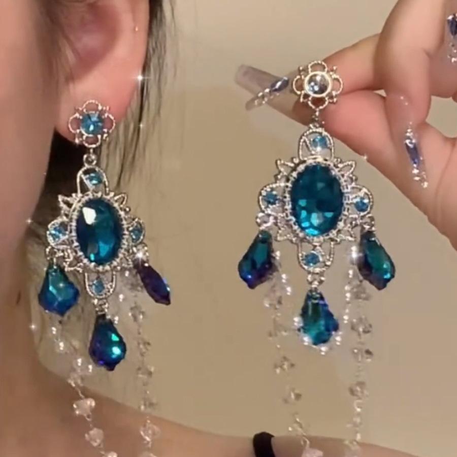 Silver Needle Diamond Glass Bead Oval Flower Fringed Earrings Retro Court Style Earrings Light Luxury Premium Earrings