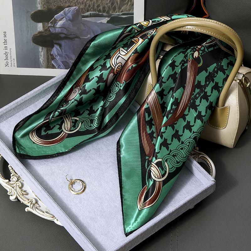 Gefleckter Satin Damen Frühling und Sommer Seidenimitat Schal Bedruckter Kleiner Quadratischer Schal Geschenk Europäischer und Amerikanischer Schal Stola