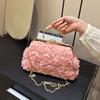 Süße und elegante Ketten-Umhängetasche mit modischen Blumen - Handtasche für Brautjungfer oder Braut