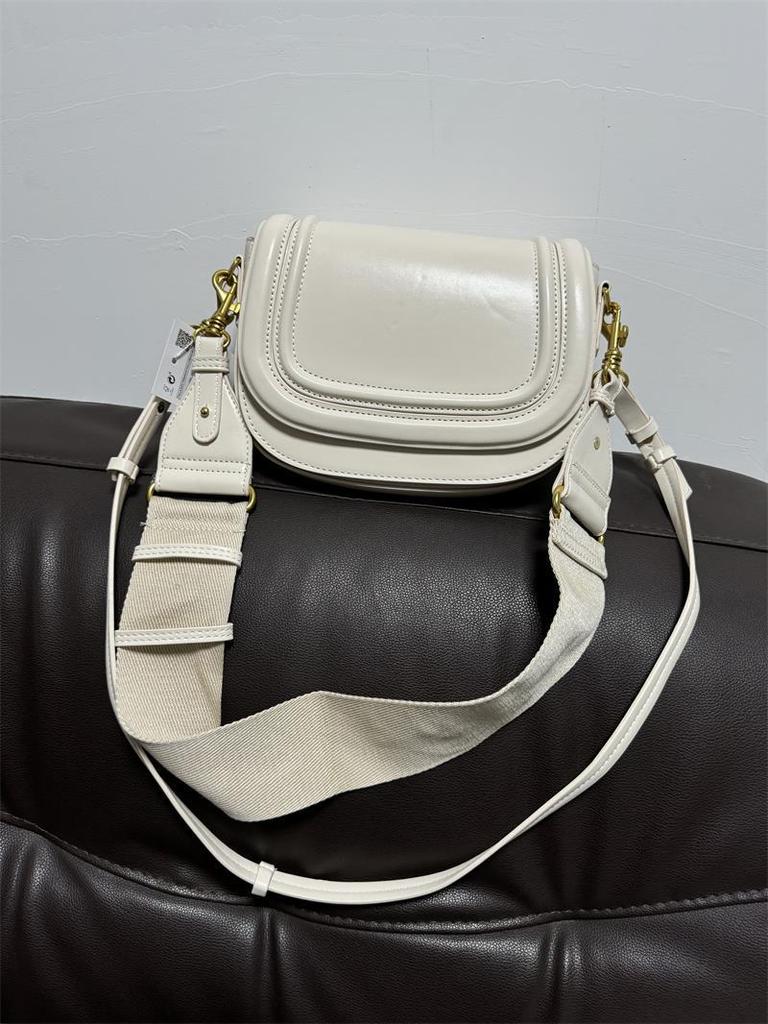 2026 New Style Spanish Women's Saddle Bag: Magnetic Flap, Stitch Detail, Versatile Single Shoulder or Crossbody