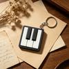 Llavero de Mini Piano, Clicker de Teclas de Piano, Piano Táctil Tocable Juguete para Aliviar el Estrés con Anilla Metálica, Teclas Clásicas Blanco y Negro para Amantes de la Música Y