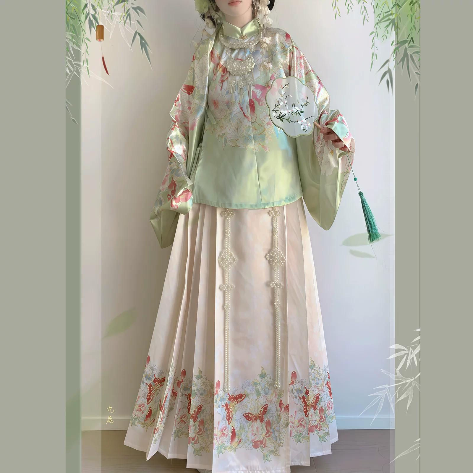 Women`s Ming Dynasty Hanfu Set, Stand